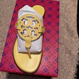 ❌SOLD❌ Banana color tory burch miller